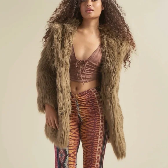 SPIRIT HOODS ASH WOLF CLASSIC FAUX FUR COAT - Picture 2 of 10